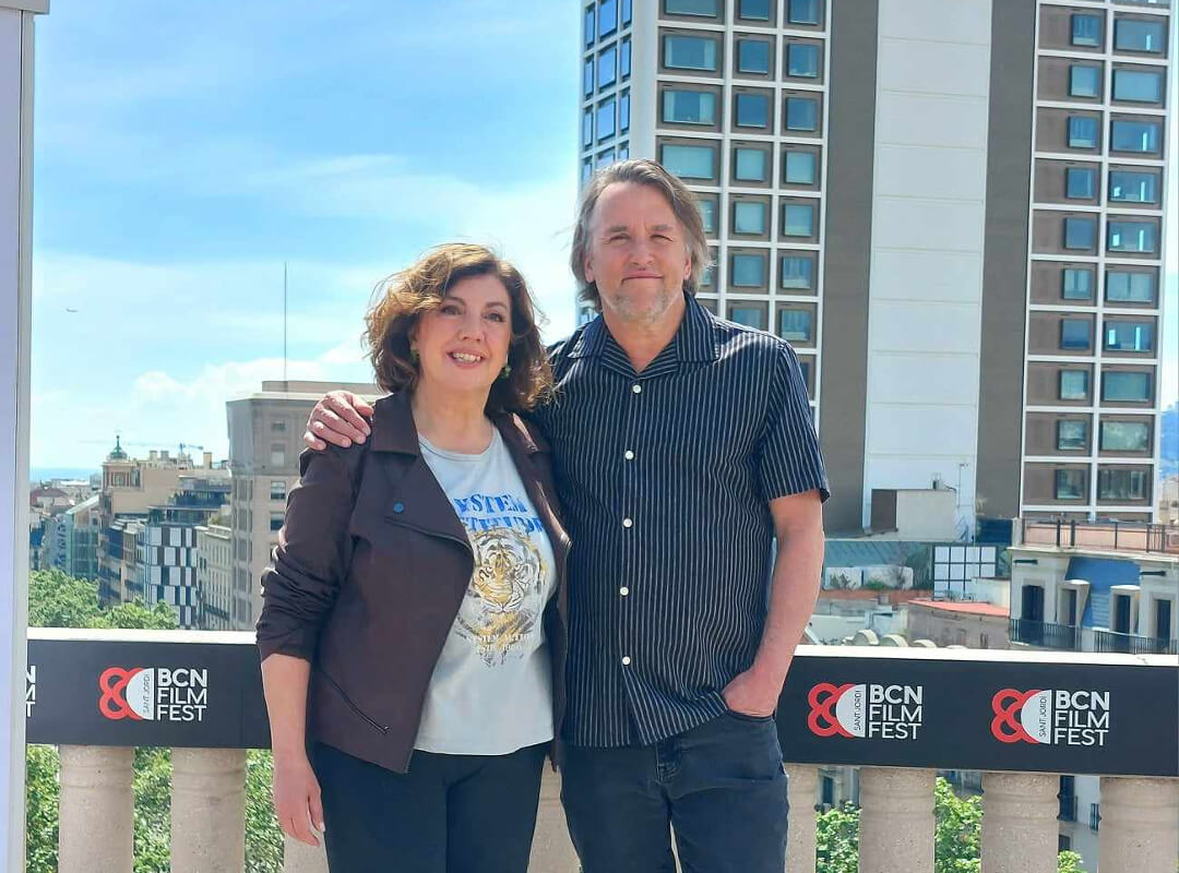 Richard Linklater posa junto a Conxita Casanovas en el BCN Film Fest 2024